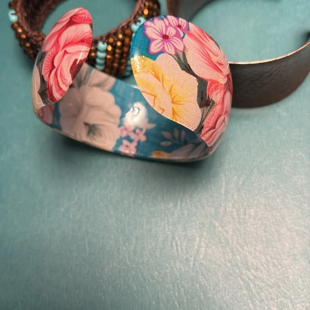 Set of 4 cuff Bracelets
